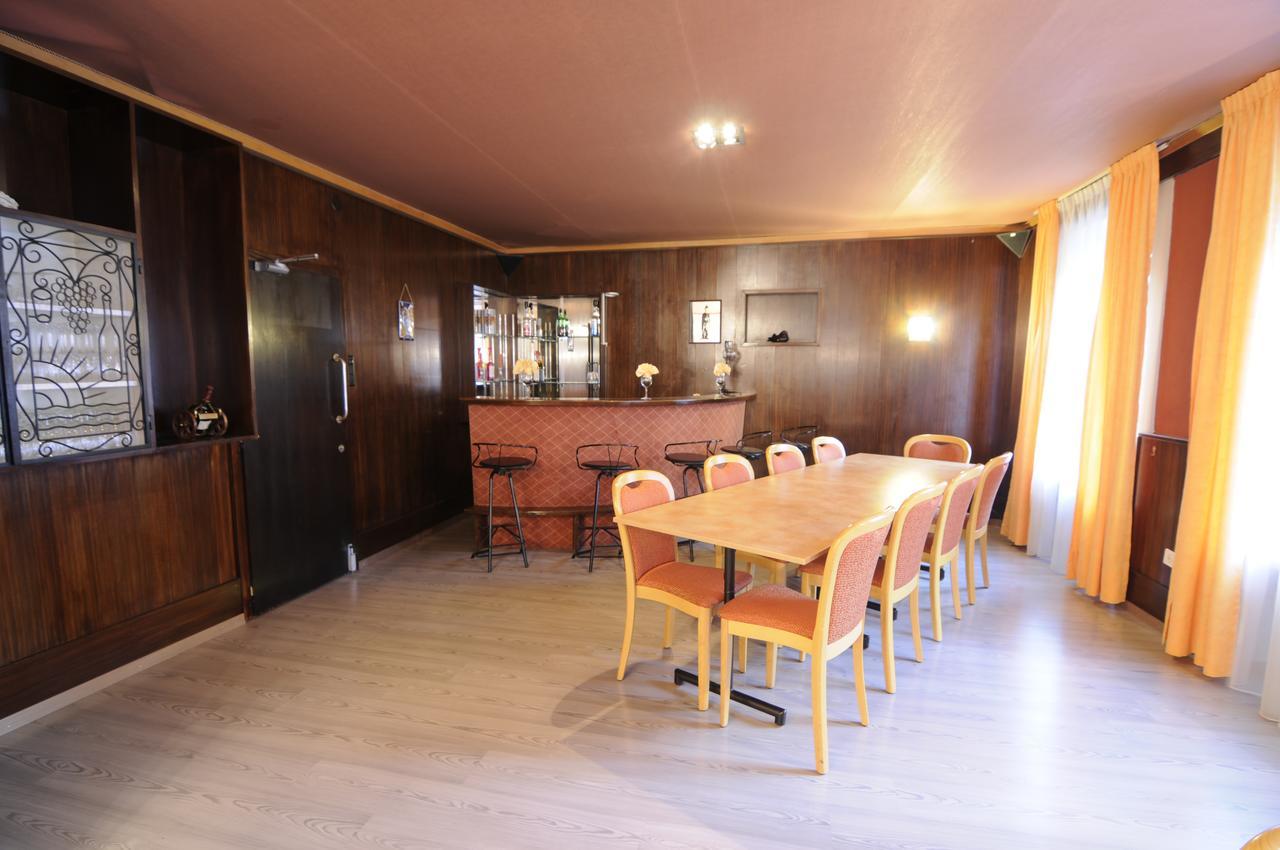 Hotel De La Croix-Blanche Cressier Экстерьер фото