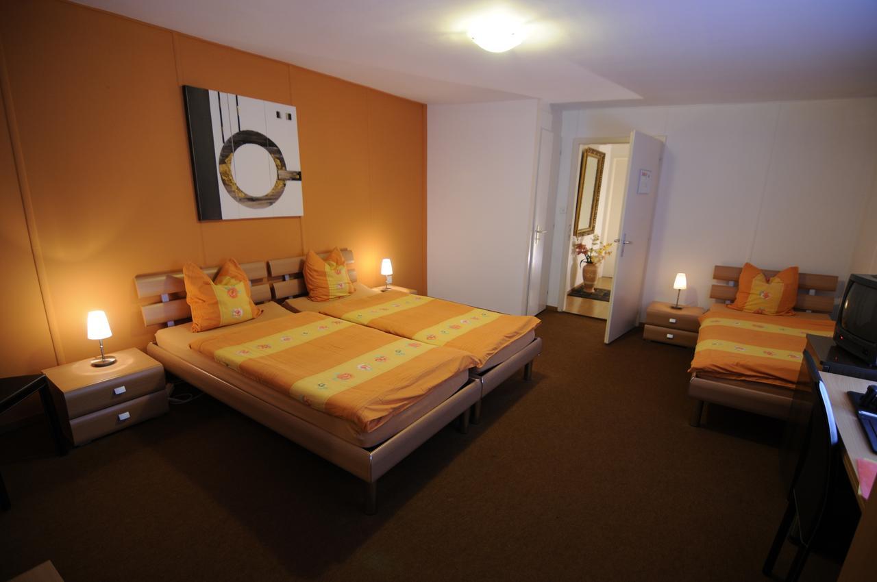 Hotel De La Croix-Blanche Cressier Экстерьер фото